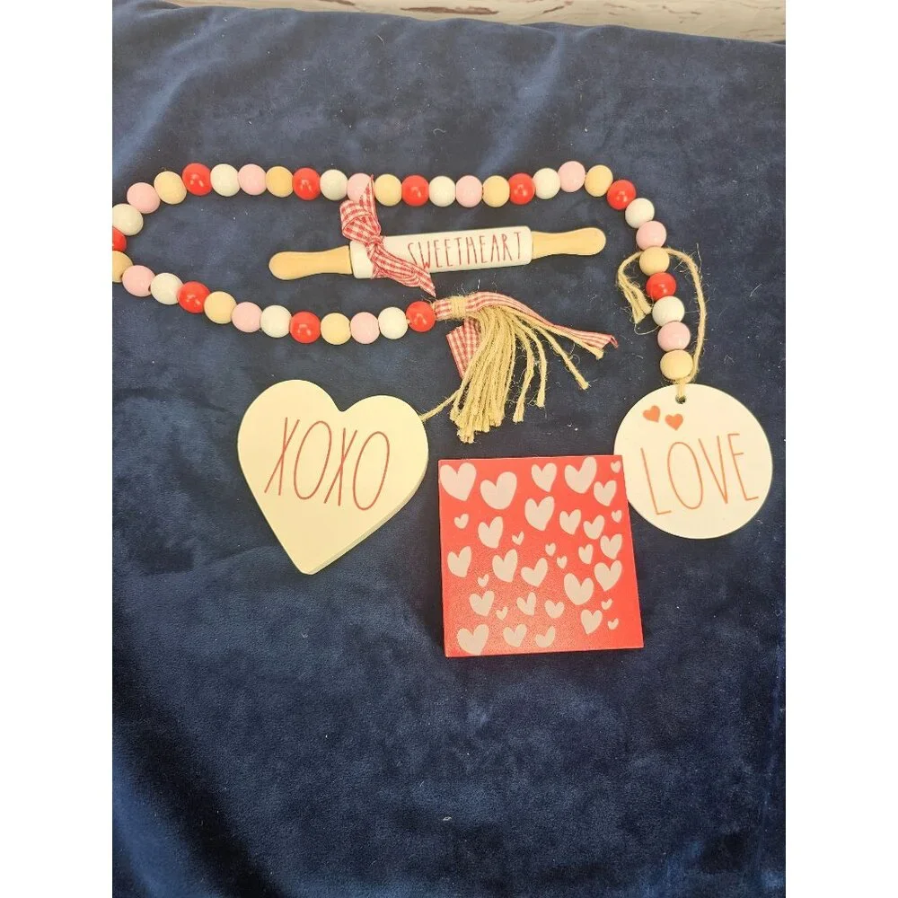 Valentine's Day Wooden Bead Garland Décor Set With Sweetheart XOXO Love & Hearts